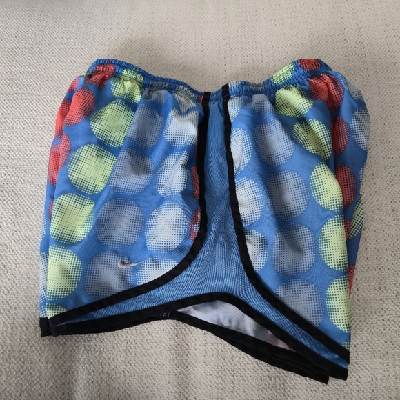 Women Nike Dri Fit Tempo Running Shorts M Yoga Hike Walk Workout Pilates Ball - Picture 2 of 6
